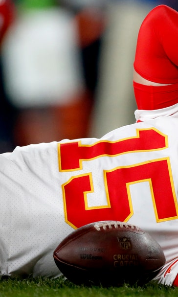 Mahomes exits after sustaining right knee injury against Broncos
